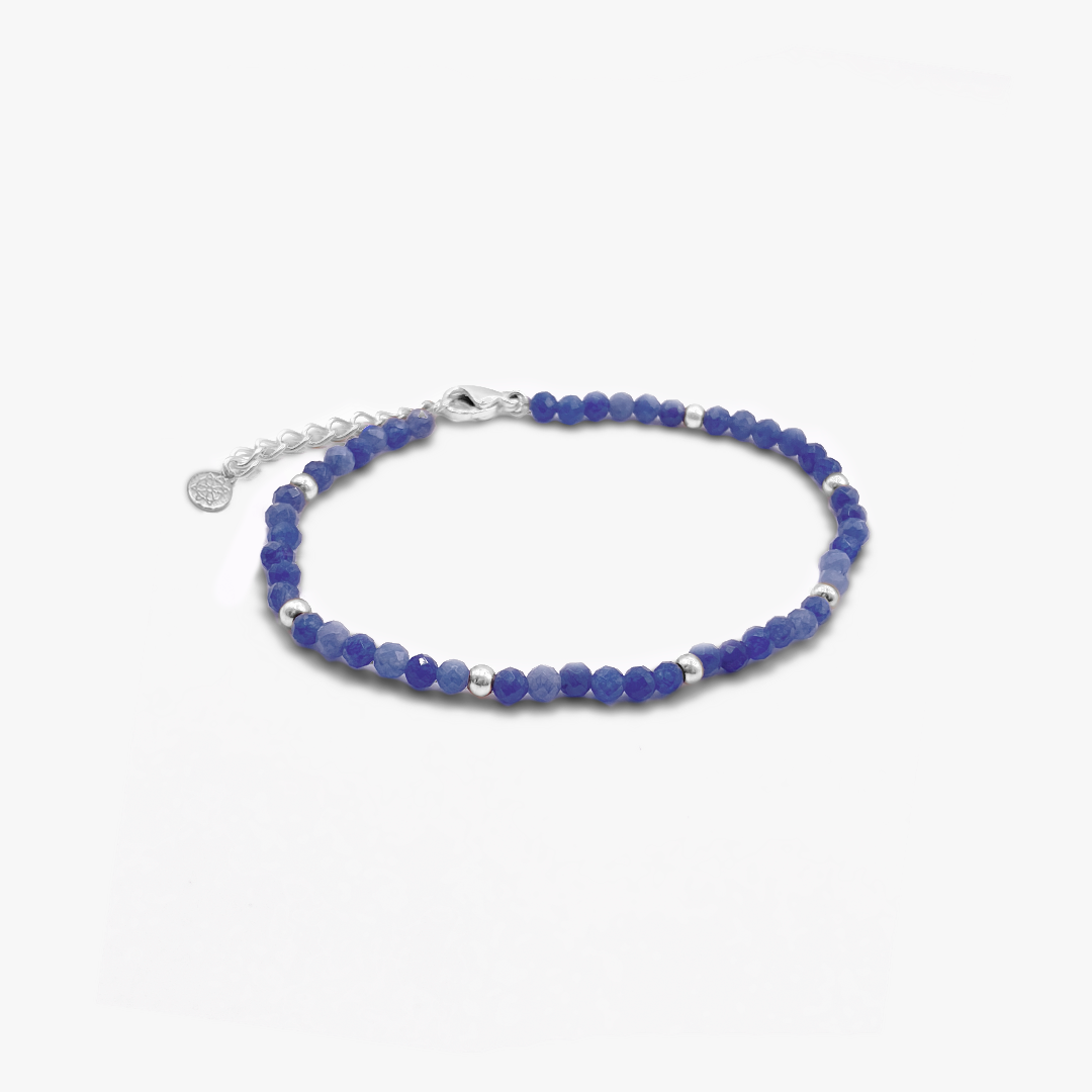 Azurblaues und silbernes Perlenarmband