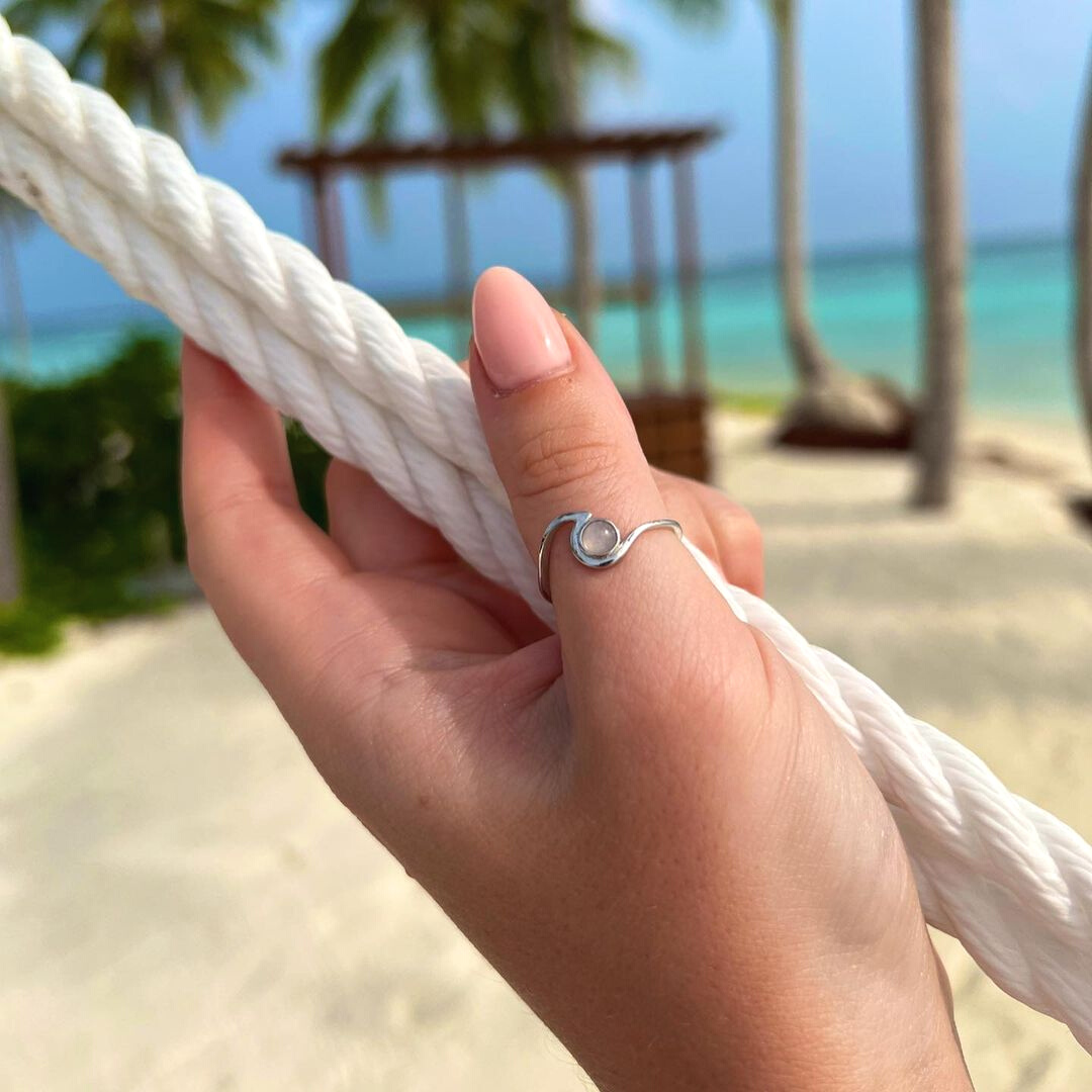 Rose quartz wave ring