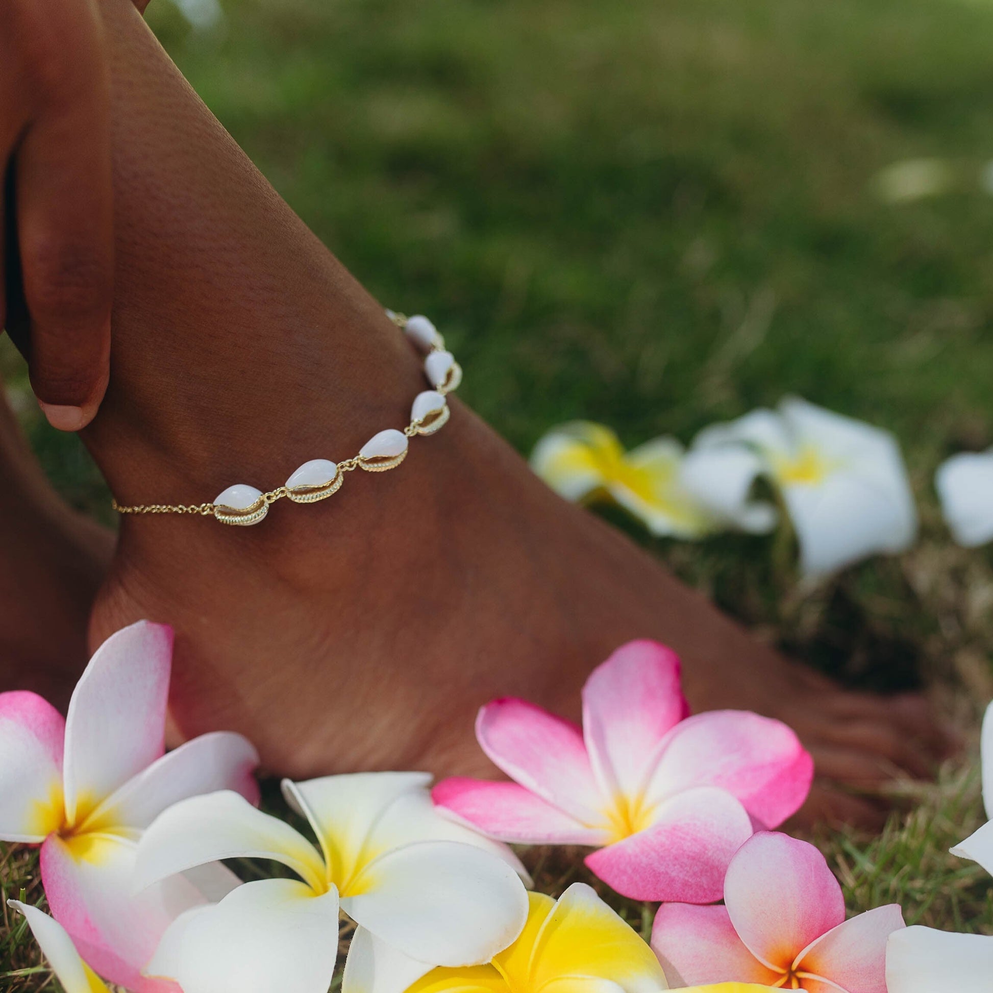 KAHAKAI Shell Anklet in Gold (3963125137505)